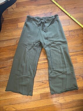 Nili Lotan Olive Green Wide-Leg Drawstring Capri raw hem jogger sweat Pants